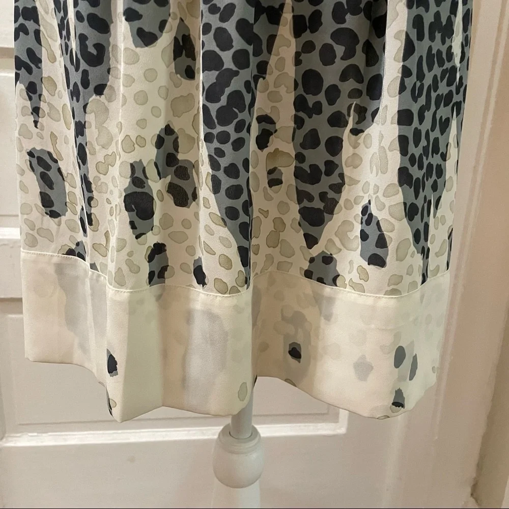 CAbi Skin Print Bella Skirt Style 401 Size‎ Small Animal Print Cream Gray